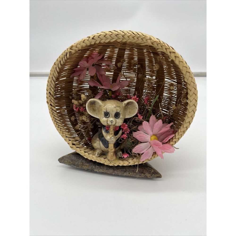 VTG Homemade Round Basket W/‎ Mouse Playing Saxophone W/ Dried Flowers